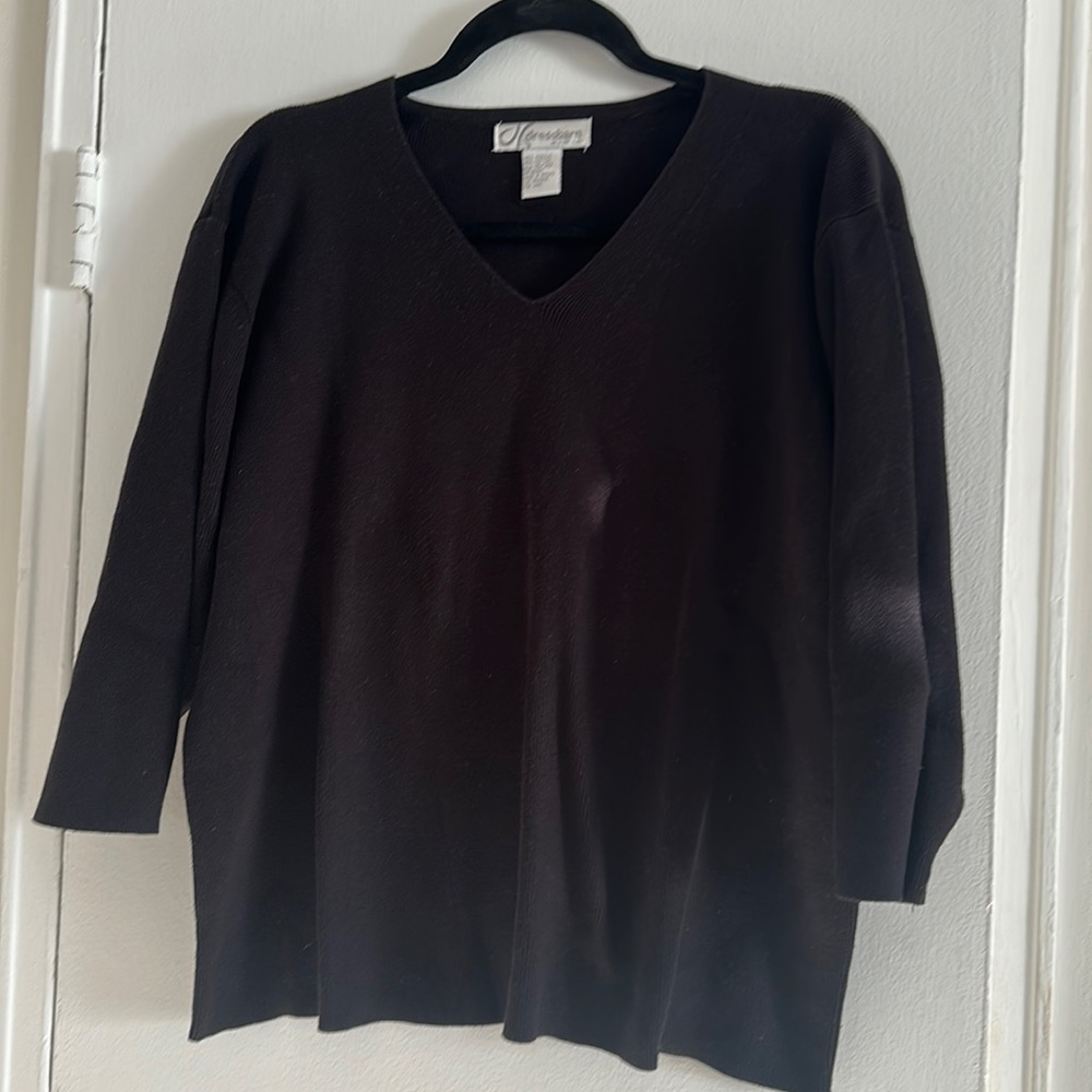 Three-quarter sleeve V neck sweater